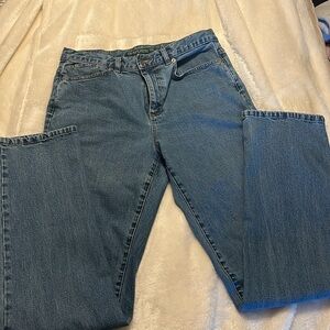 Lauren Jeans Co size 6. In great condition, no wear on denim. Straight leg.